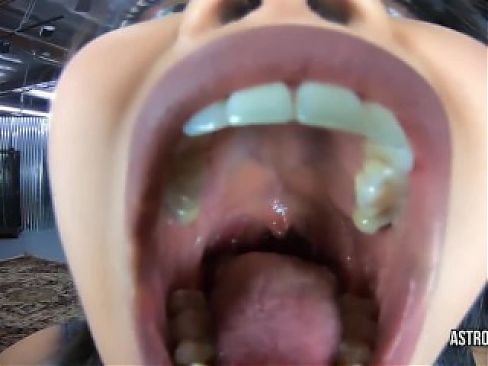 QUEEN OF VORE - GIANTESS SHRINKING FETISH ASIAN DOMINATRIX ASTRODOMINA MOUTH TEETH TONGUE EAT
