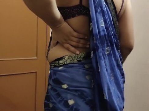Desi indain maid fucked early in morning in sari
